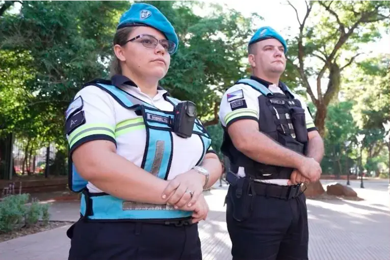 Otra provincia anunció una suba salarial en dos tramos para policías y docentes