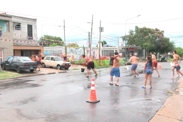 "Guerra de bombuchas" en Paraná: "Es volver a juntar a las familias y divertirnos sanamente"