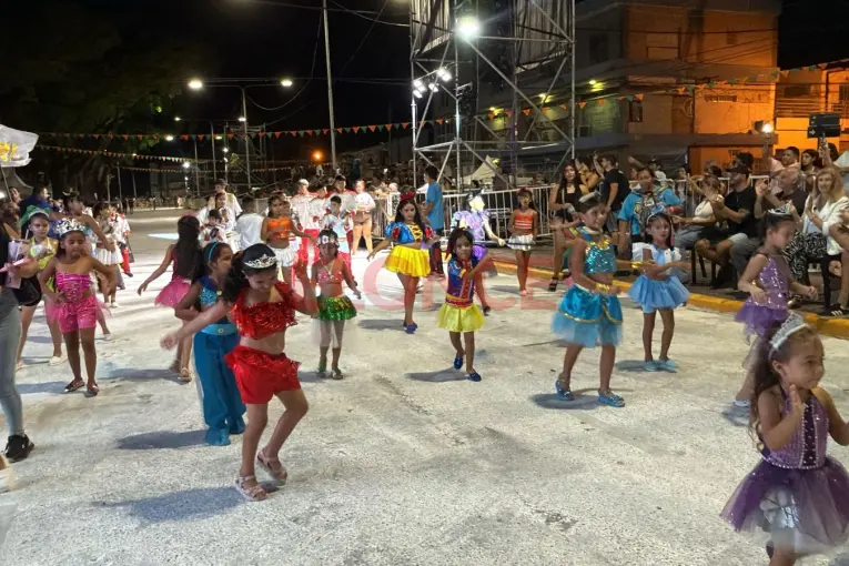 Los más pequeños brillaron con sus comparsas en el carnaval de las infancias Tracatá