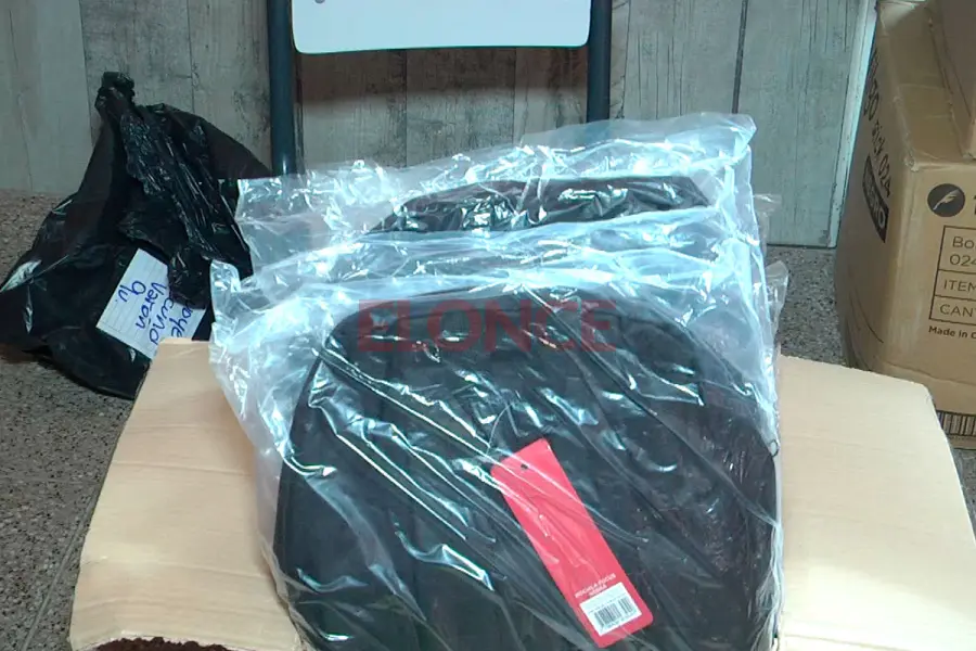 Entrega de &uacute;tiles escolares del SUOYEM. Foto: Elonce.