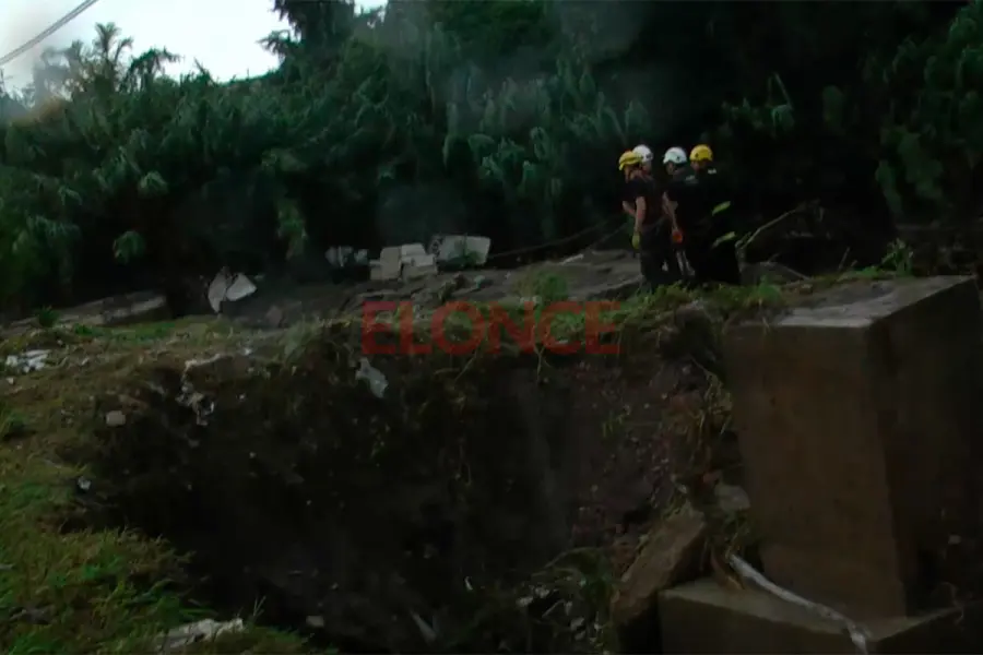 Familia arrastrada por el agua en Paran&aacute;