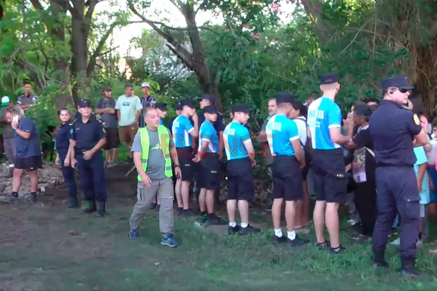 Parte del operativo dispuesto sobre el arroyo. Foto: Elonce.