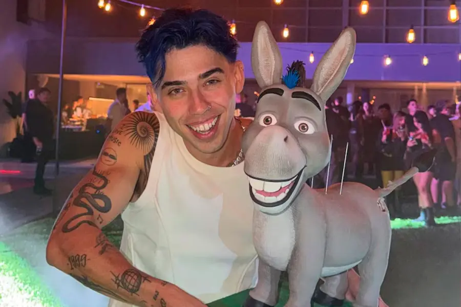 Luck Ra y su regalo. Foto: Instagram.