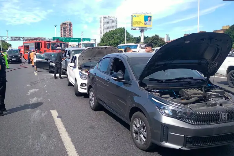 Fuerte choque múltiple entre siete autos en Buenos Aires: más de 10 personas resultaron heridas