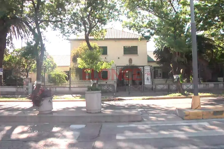 Escuela primaria Rep&uacute;blica de Chile. Foto: Elonce.