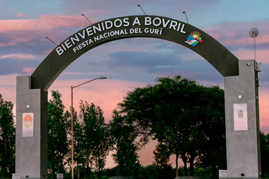 Ingreso a la localidad de Bovril.