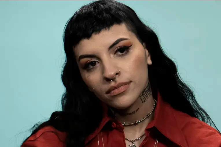 Cazzu le respondió fuertemente a Rauw Alejandro y recibió el apoyo de artistas argentinos