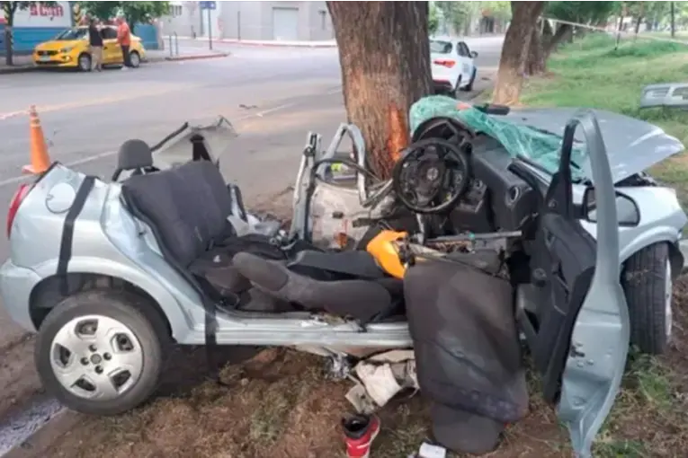 Dos muertos y cinco heridos por choque en Córdoba: había botellas de alcohol en el auto