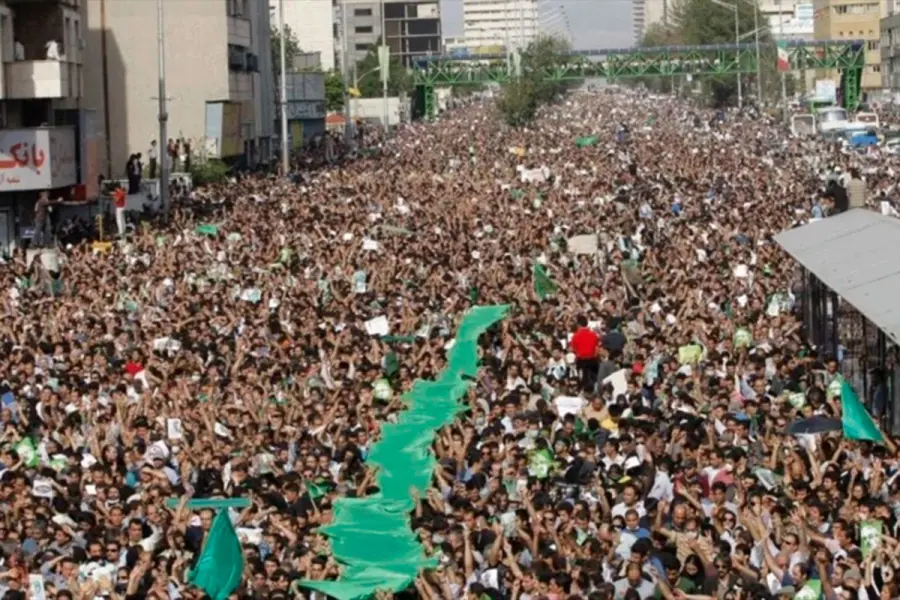 Manifestantes en Teher&aacute;n tras las elecciones de 2009. (AFP)
