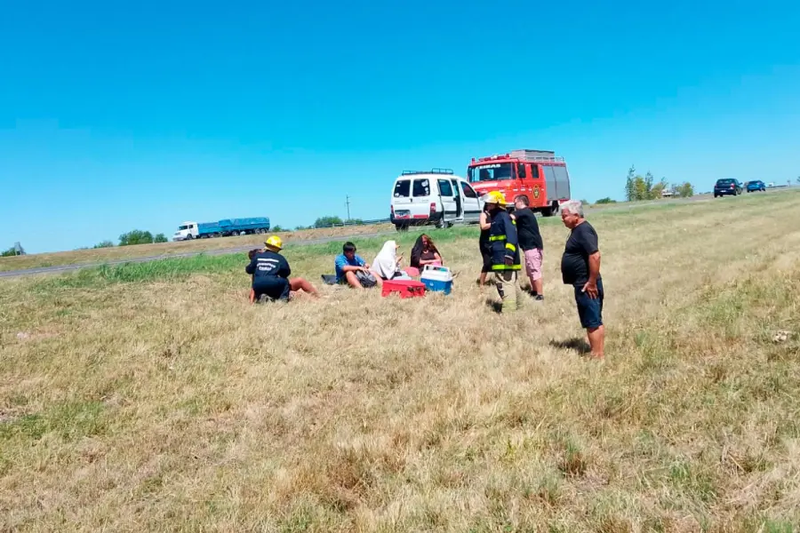 Accidente en Autov&iacute;a 14. Foto: Bomberos Ceibas.