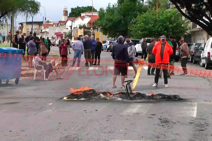Protestas en barrio Francisco Pancho Ram&iacute;rez (foto Elonce)
