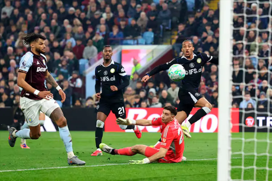 Uno de los goles que sufri&oacute; el Dibu Mart&iacute;nez.