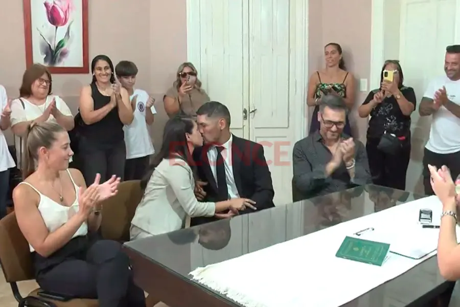 Ulises &ldquo;Cloroformo&rdquo; L&oacute;pez y Marianela se casaron. Foto: Elonce.