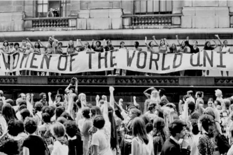 Por qué se conmemora el Día Internacional de la Mujer el 8 de marzo y cuál es su origen histórico