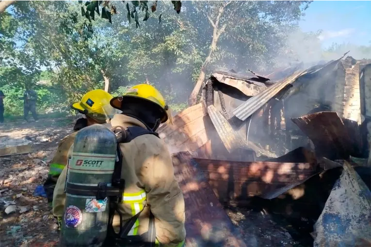Un voraz incendio consumió una vivienda en Paraná