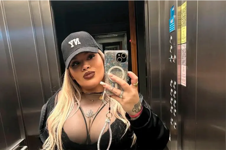 Se filtró una foto de Morena Rial desde la cárcel y despertó rumores de romance