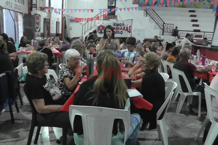 Bingo en el club Olimpia reunió a vecinos para recaudar fondos