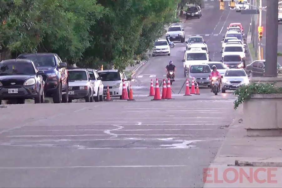 Obras de bacheo en avenida Ram&iacute;rez (foto Elonce)