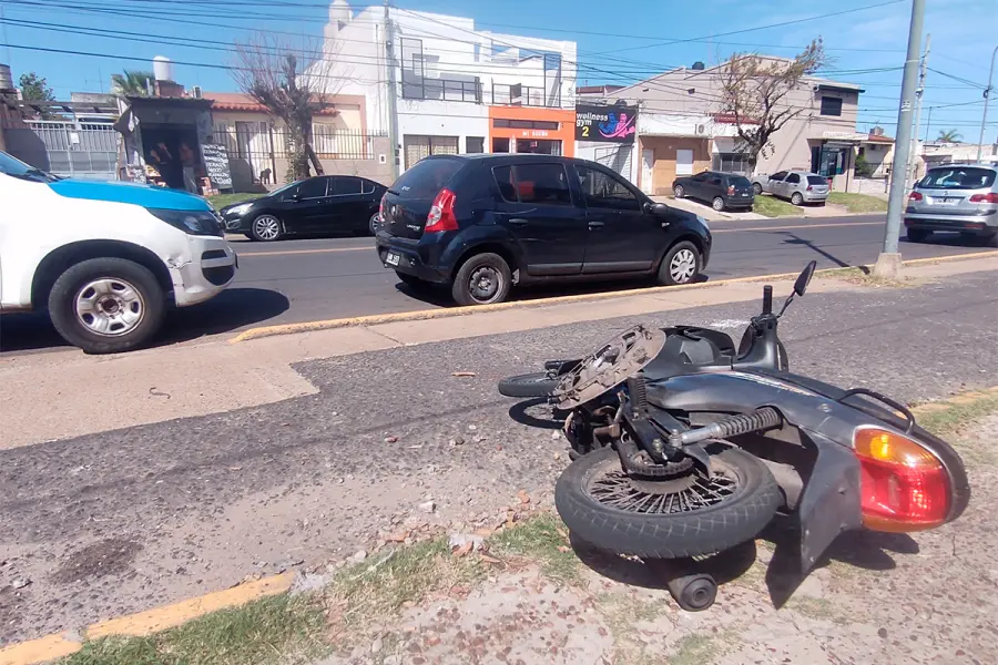Accidente de moto en avenida Don Bosco (foto C&oacute;digos)