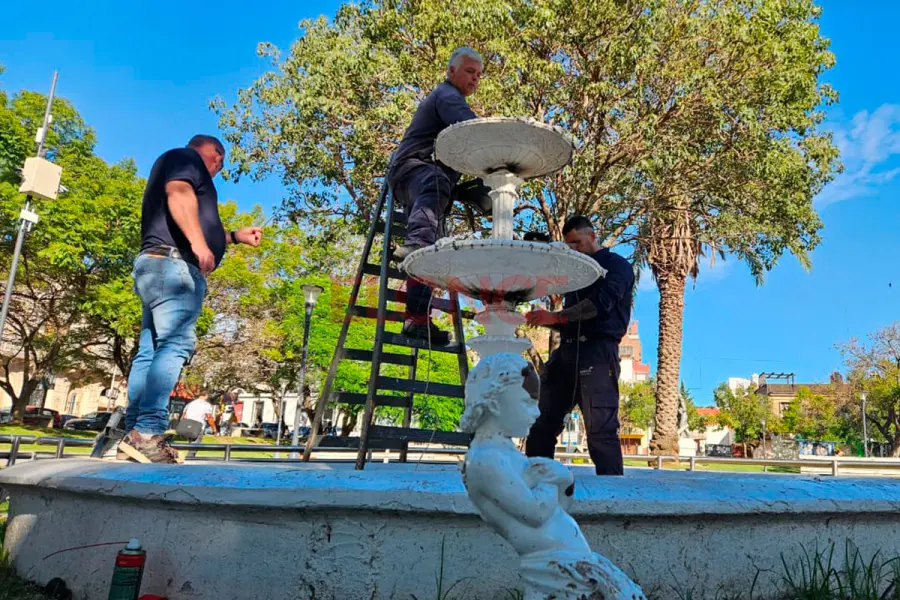 Reparan plaza Alberdi tras actos de vandalismo (foto Elonce)