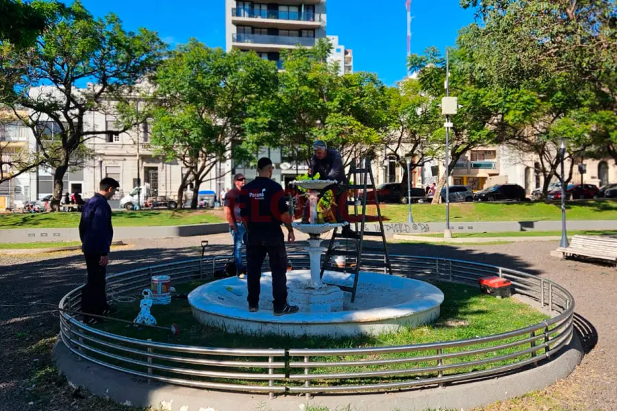 Reparan plaza Alberdi tras actos de vandalismo (foto Elonce)