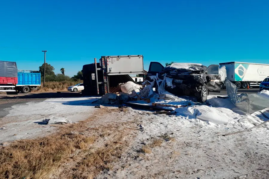 Choque m&uacute;ltiple sobre Ruta 14 (foto Polic&iacute;a de Entre R&iacute;os)