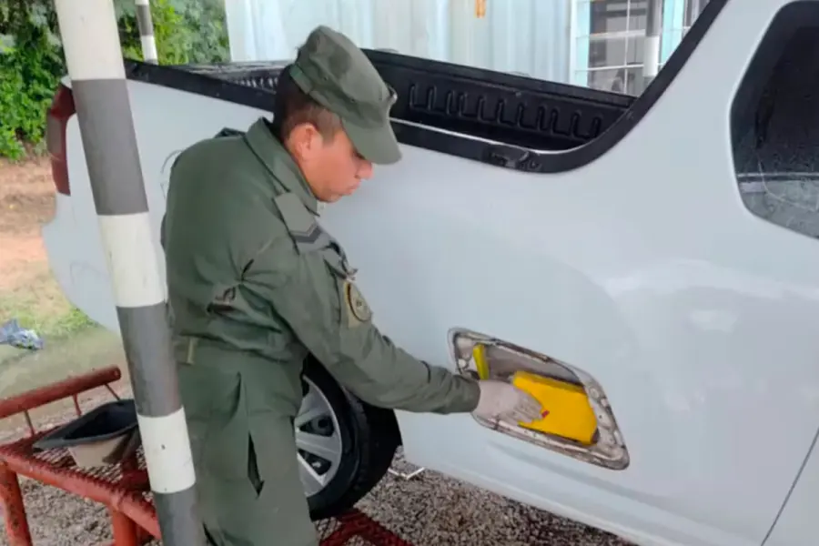 Droga dentro de los tubos de GNC.