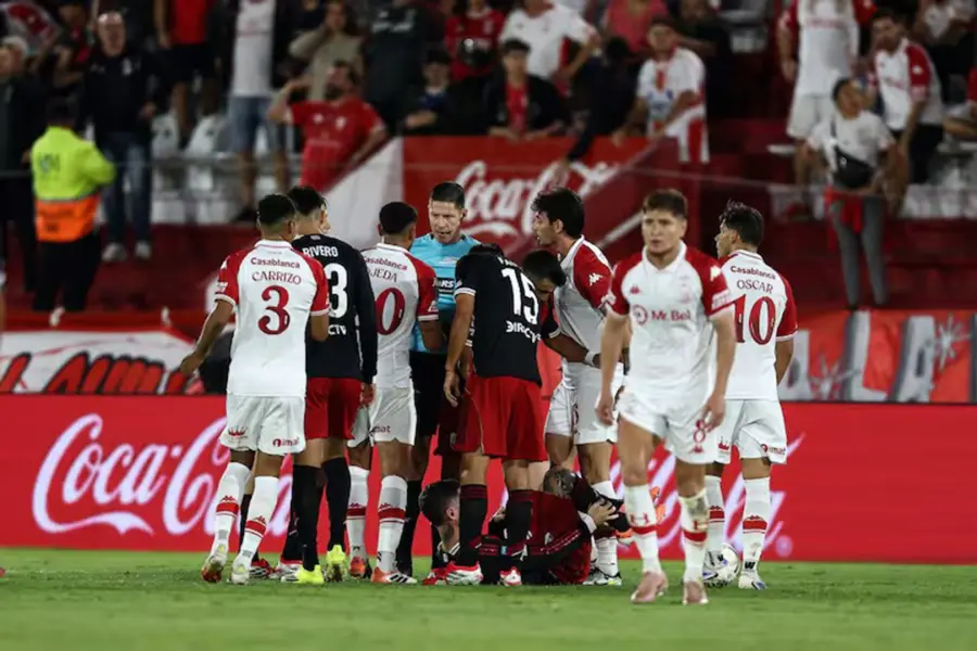 Partido caliente en el Duc&oacute;. Foto: La Naci&oacute;n.