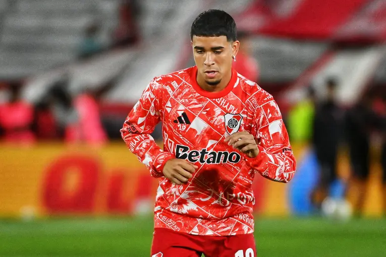Con "Chacho" Coudet en el banco, River busca un triunfo ante Huracán: iguala 0 a 0