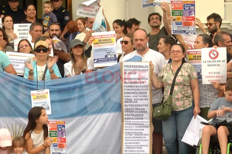 Profesionales de la salud marcharon contra cambios en la ley laboral y piden trabajar 18 horas semanales