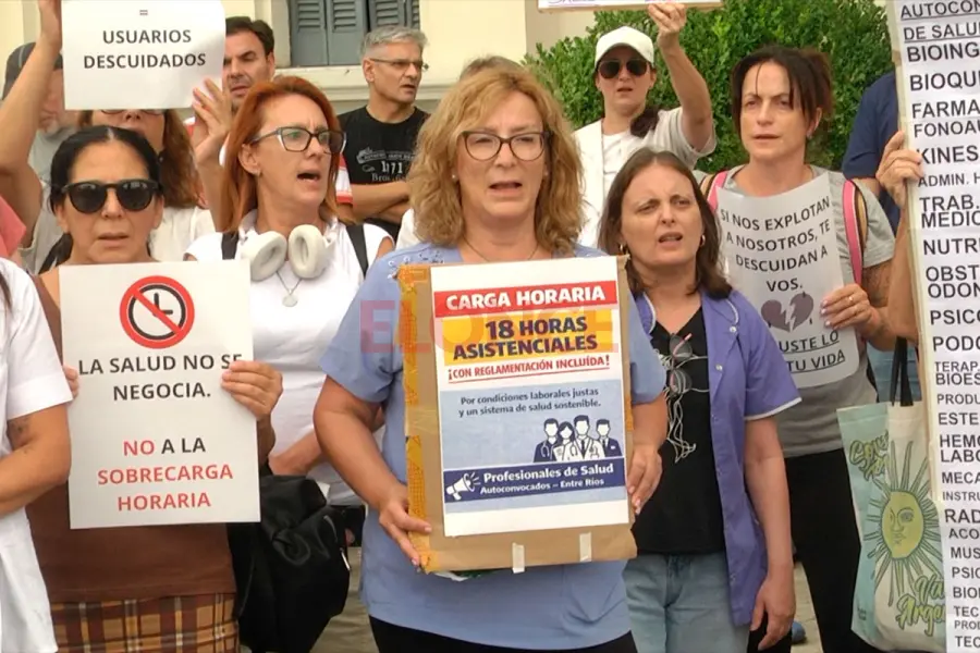 Profesionales de la salud marcharon contra cambios en la ley laboral y piden trabajar 18 horas semanales