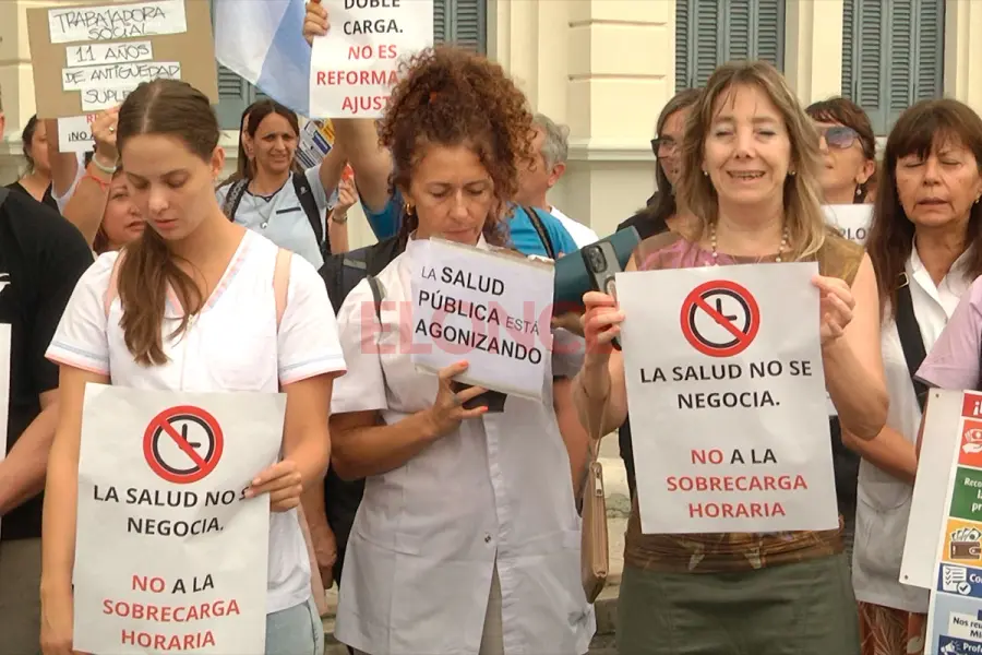 Profesionales de la salud marcharon contra cambios en la ley laboral y piden trabajar 18 horas semanales