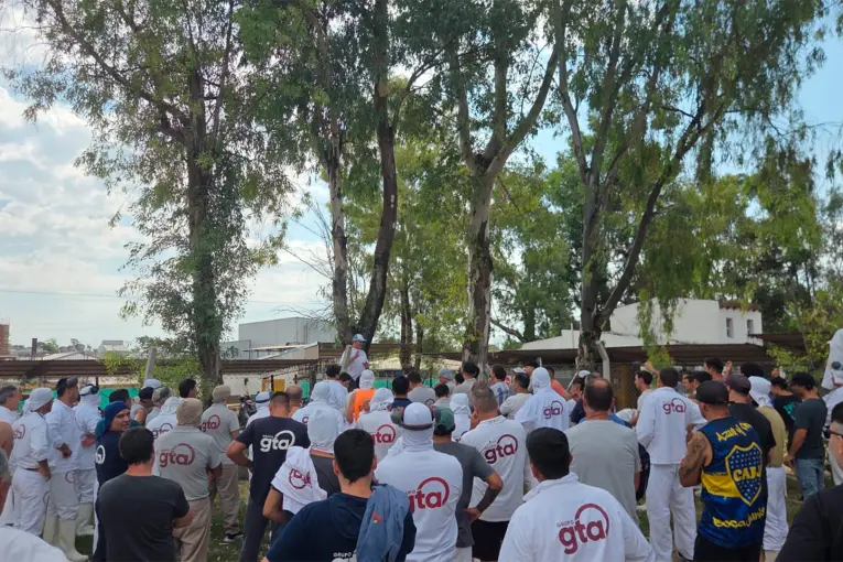 Sindicatos de la Carne respaldaron a trabajadores tras el cierre de Granja Tres Arroyos