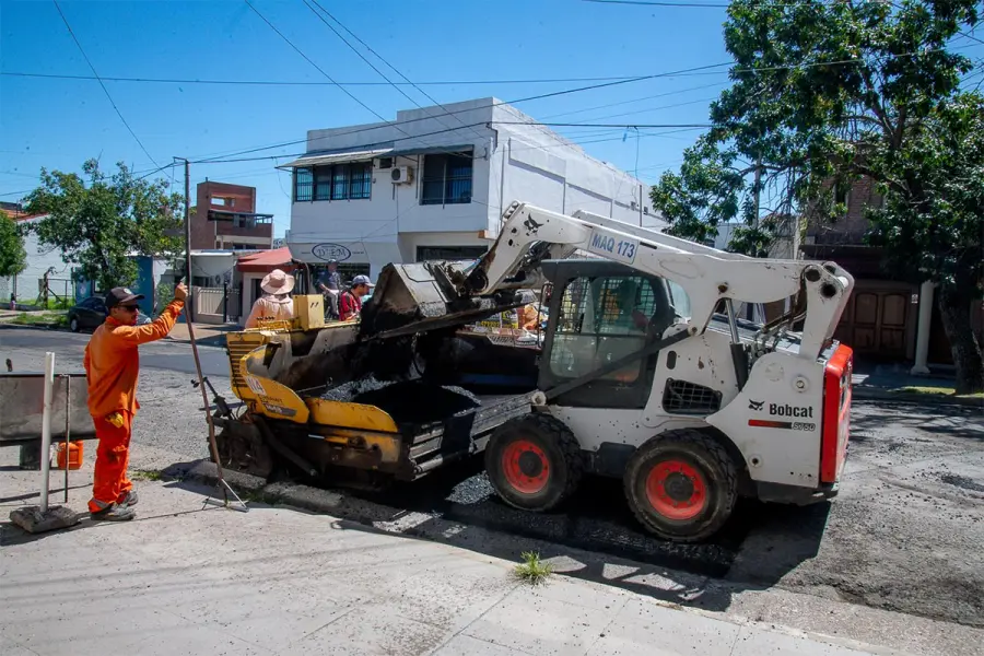 Comienza el bacheo en calle Urquiza
