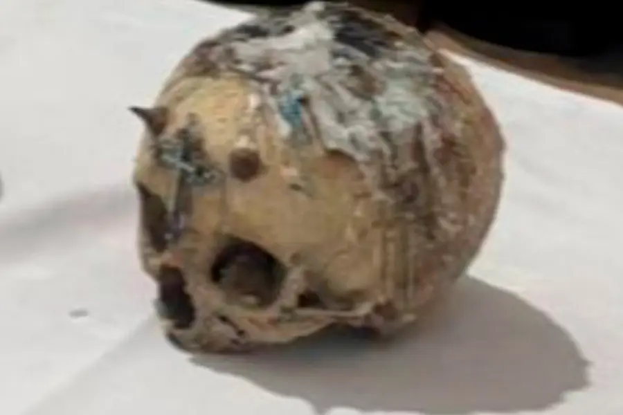 Cr&aacute;neo con crucifijo.