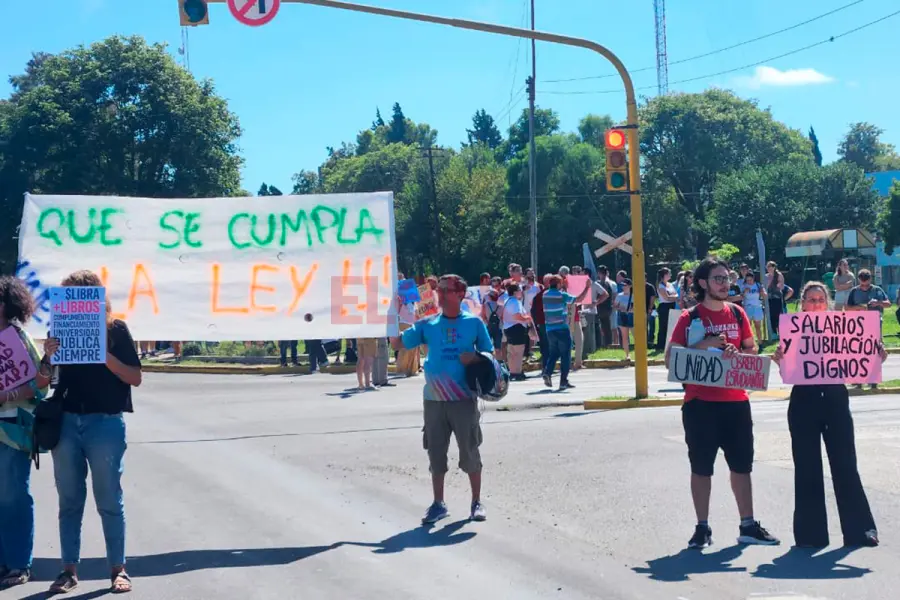 Protesta universitaria en Oro Verde (foto Elonce)