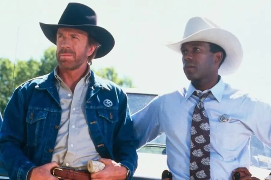 Norris junto a Clarence Gilyarden en "Walker, Texas Ranger"