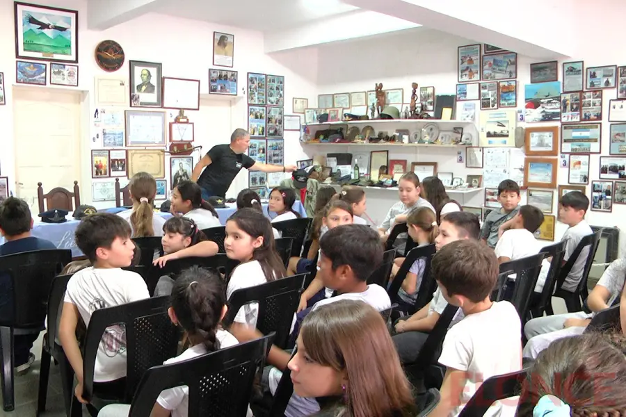 Alumnos visitaron Museo El C&oacute;ndor de San Benito (foto Elonce)
