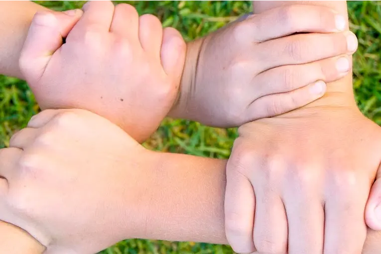 Convocatoria nacional: buscan familia para cuatro hermanos en adopción