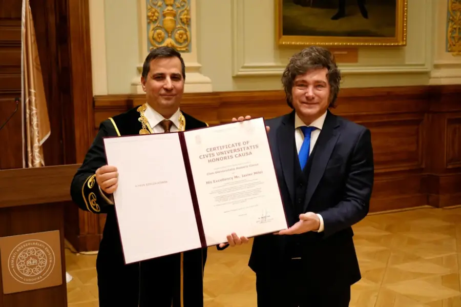 Milei recibi&oacute; el &ldquo;Civis Universitatis Honoris Causa&rdquo;. 
Foto: Oficina del Presidente