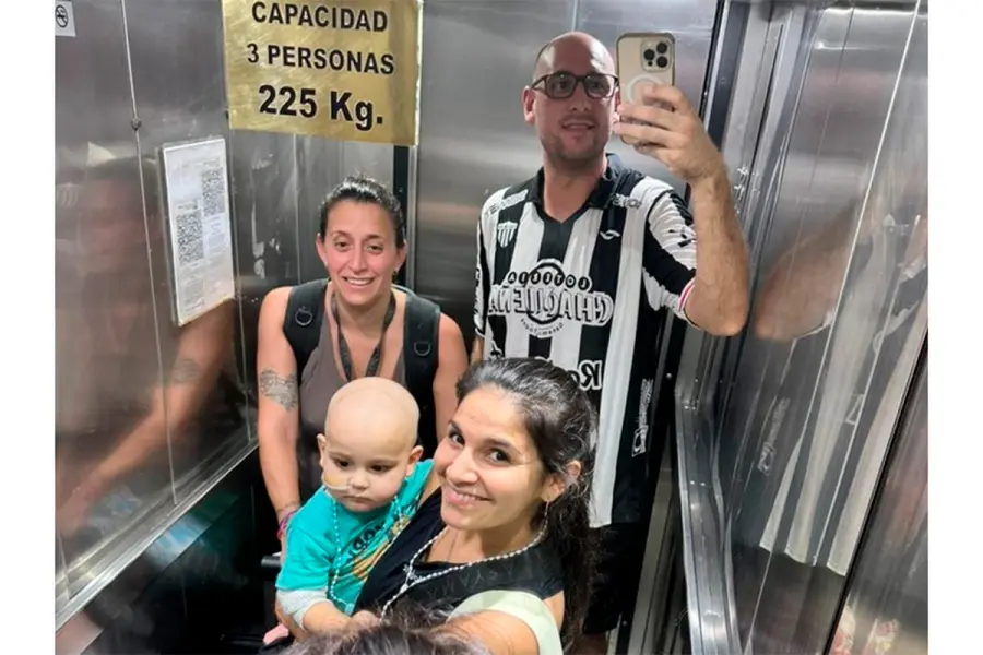 El d&iacute;a que Felipe dej&oacute; el Garrahan junto a sus pap&aacute;s