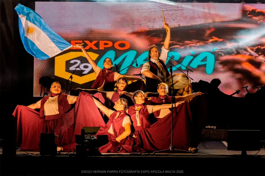 Fiesta Nacional de la Apicultura (foto Municipalidad de Maci&aacute;)