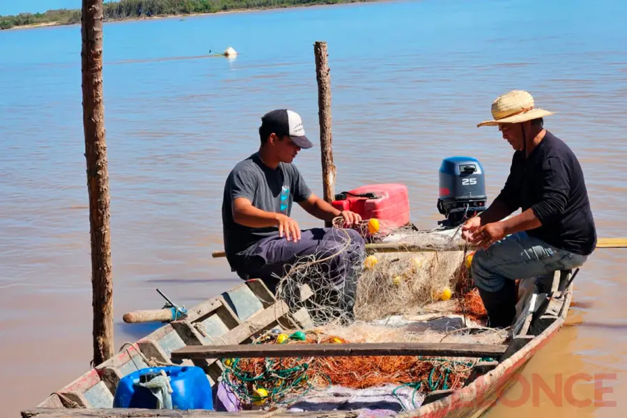 Pescadores artesanales denunciaron restricciones que afectan su trabajo en el r&iacute;o (foto Elonce)