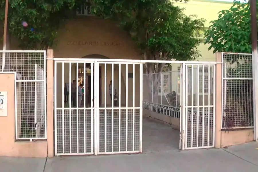 Escuela "Las Heras".