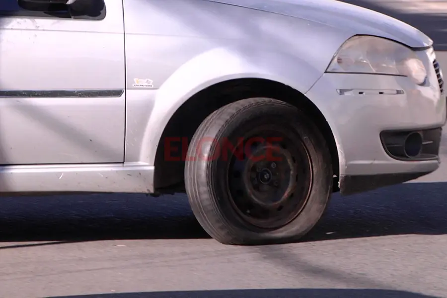 Hallaron abandonado un auto robado en Paran&aacute; (foto Elonce)