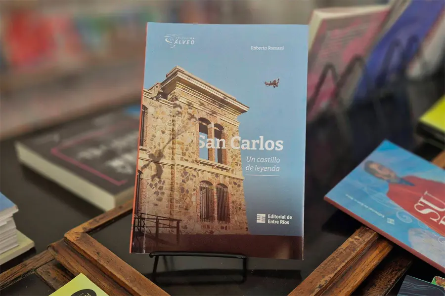 El nuevo libro de Roberto Romani (foto Gobierno de Entre R&iacute;os)