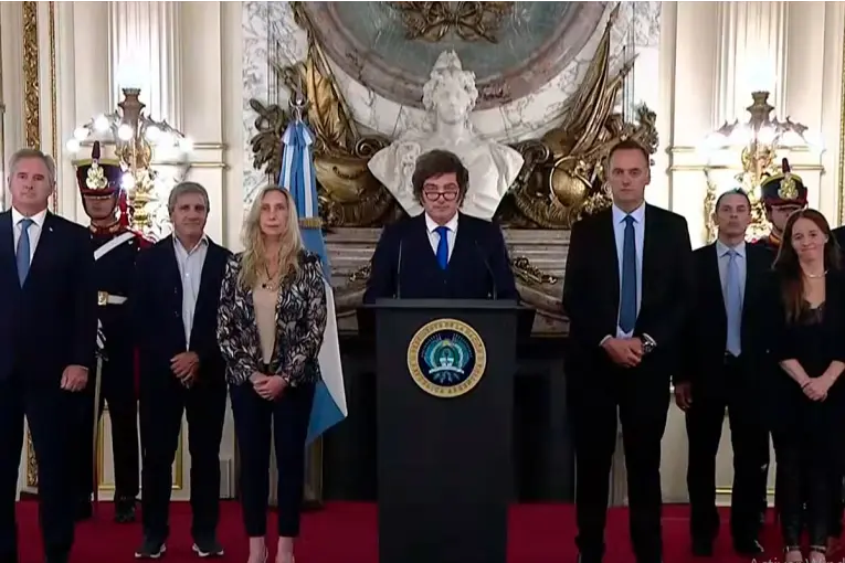 Milei mantendrá reuniones con sus ministros para avanzar con el plan económico