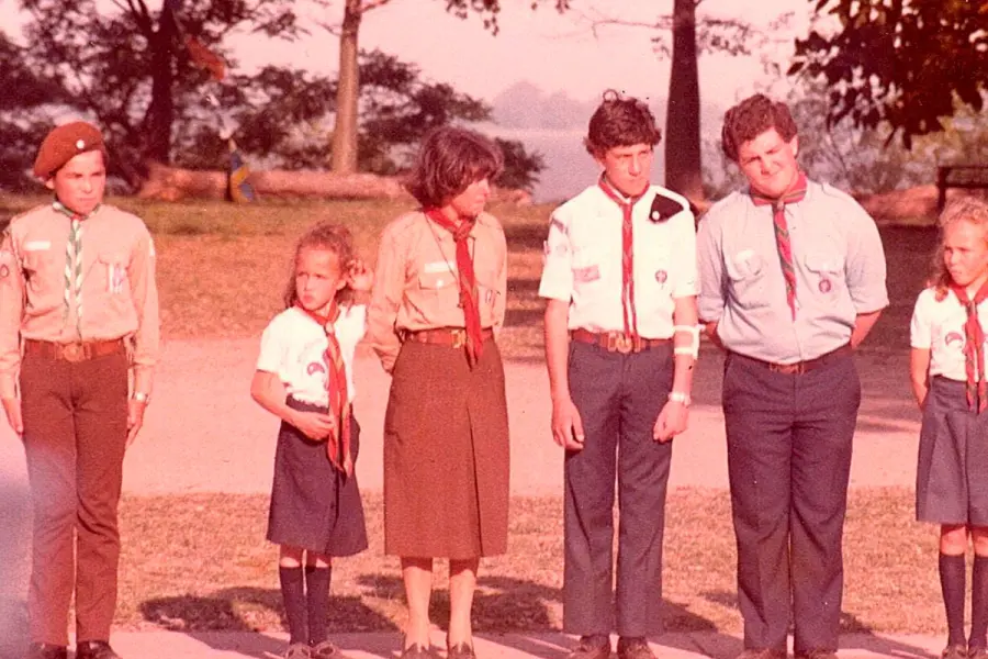 Dora Ortiz de Acosta en el centro de la imagen.