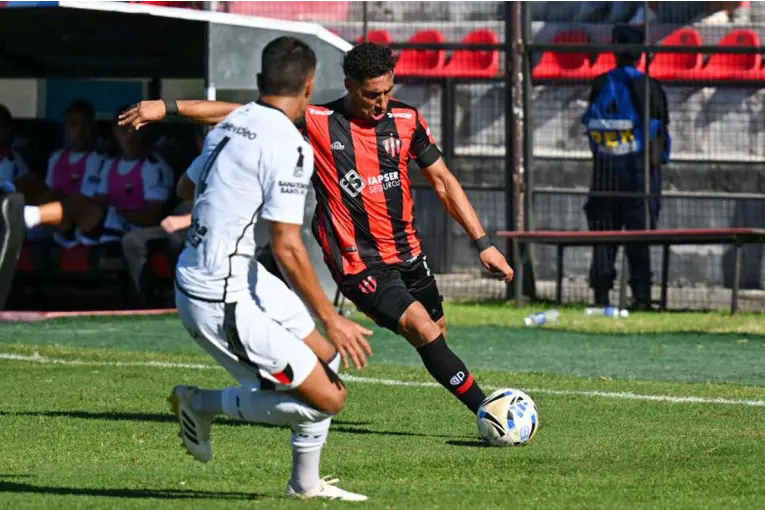 En una ráfaga, Patronato pierde 2 a 0 con Colón en el Grella