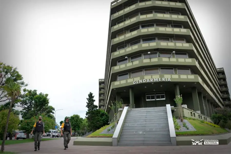Convocan a un "abrazo solidario" al edificio Centinela de Retiro, sede de la Gendarmer&iacute;a